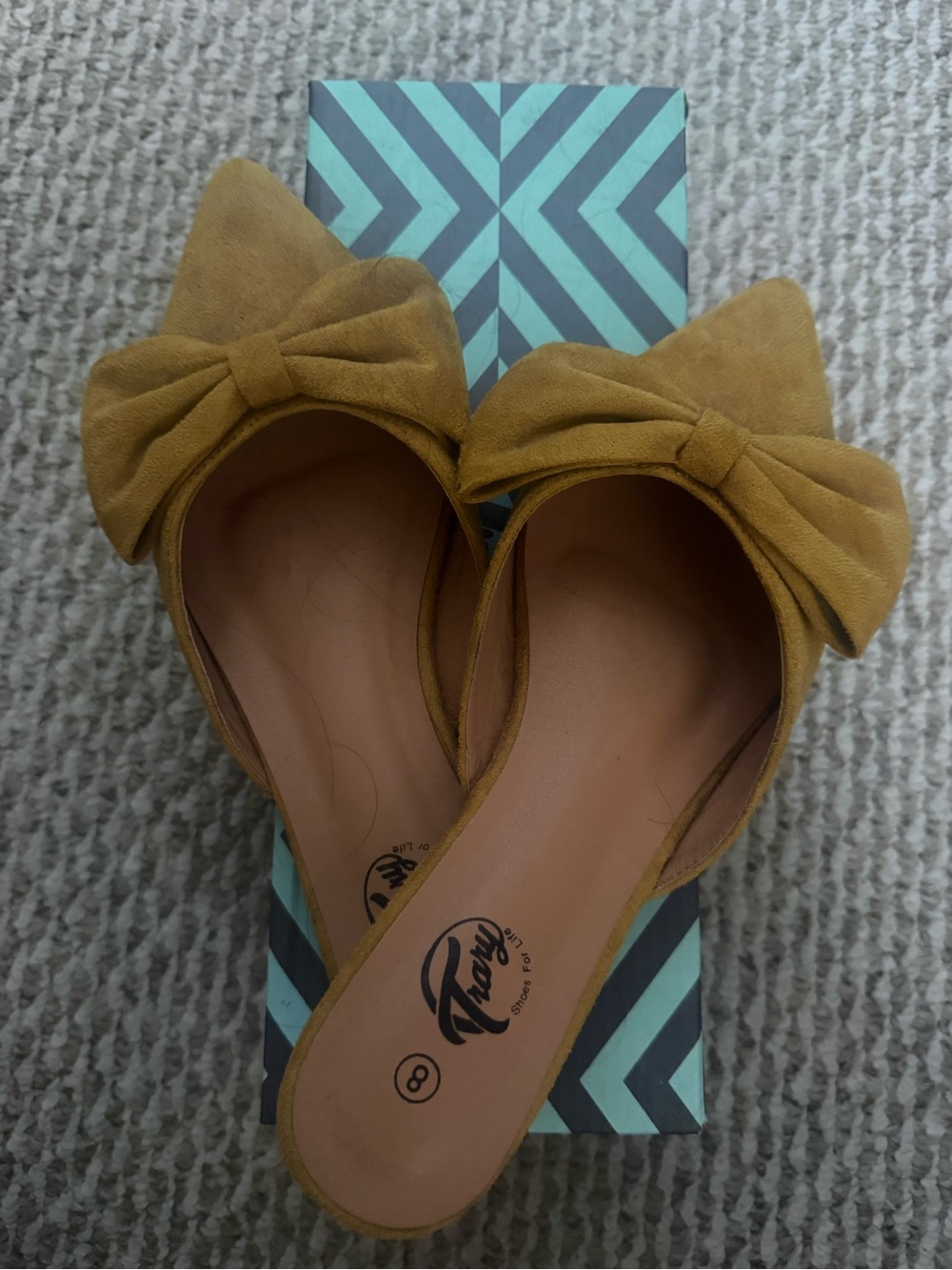 Classic Bow Pointed-Toe Mule in Mustard